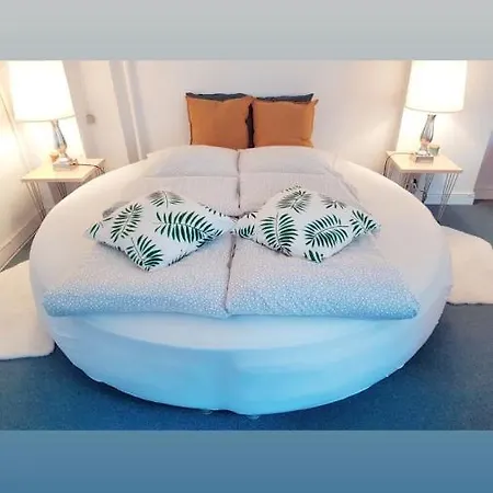 Cozy Right Next To The Hall Apartmán