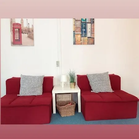 Apartment Cozy Right Next To The Hall