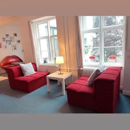 Cozy Right Next To The Hall Apartment *