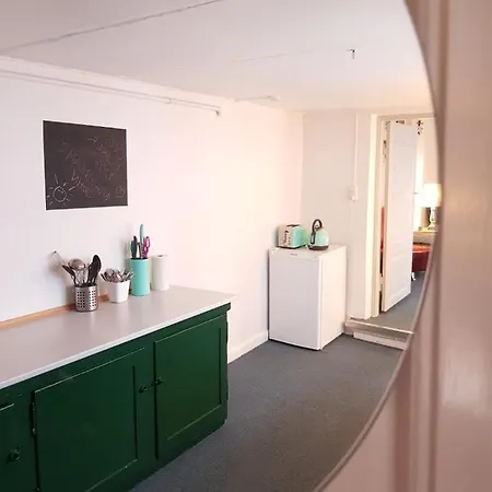 Cozy Right Next To The Hall Apartment *