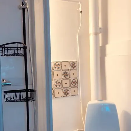 Cozy Right Next To The Hall Apartment *