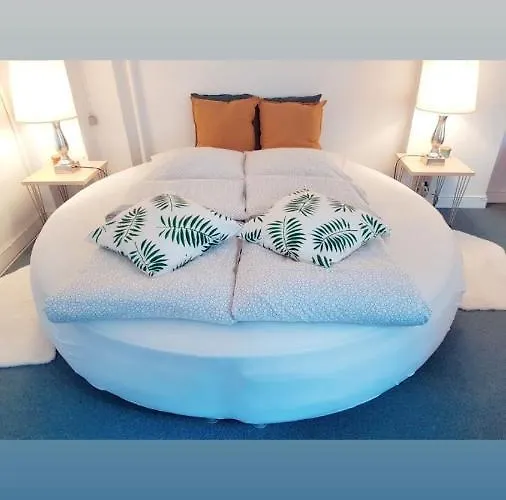 Cozy Right Next To The Hall Appartement