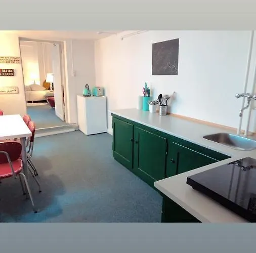 Cozy Right Next To The Hall *